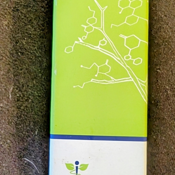 Green Skincare Product - Picture 1 of 3